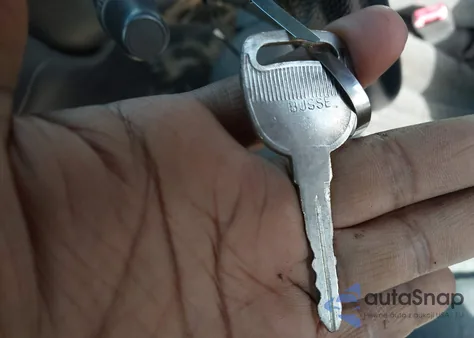 2000 Chevrolet S-10 Ls from USA, damaged, VIN 1GCCS194XYK134971